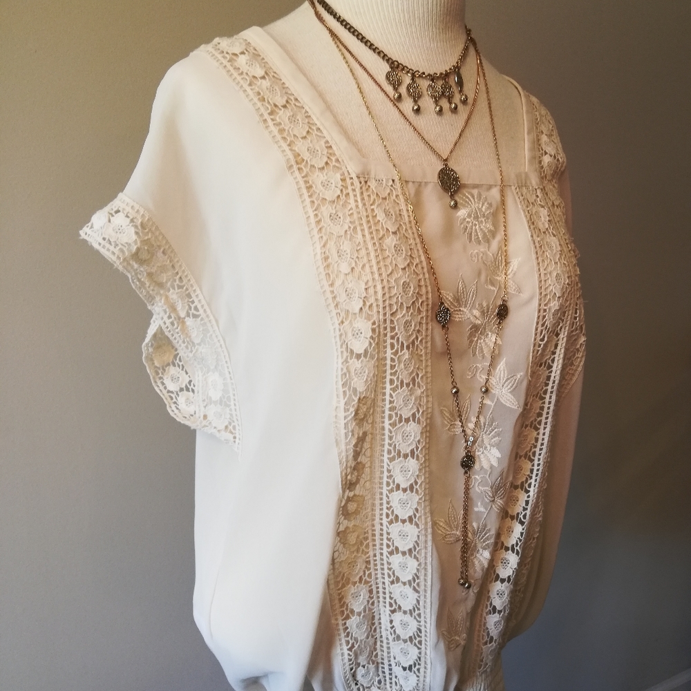 Daniel Rainn Cream Lace Embroidered Short Sleeve Blouse